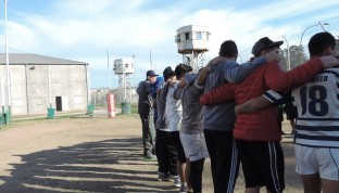 Entrenadores y jugadores de Old Resian se han volcado a la iniciativa de enseñar rugby en las cárceles