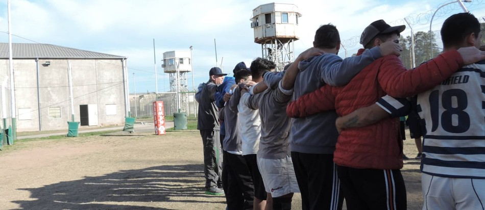 Entrenadores y jugadores de Old Resian se han volcado a la iniciativa de enseñar rugby en las cárceles