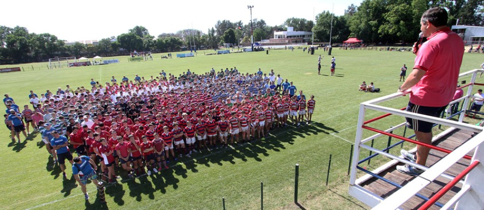 Una postal que se repite cada año: la foto con los 18 equipos participantes