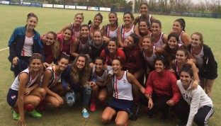 El festejo de las chicas tras el agónico triunfo sobre Regatas (SN)